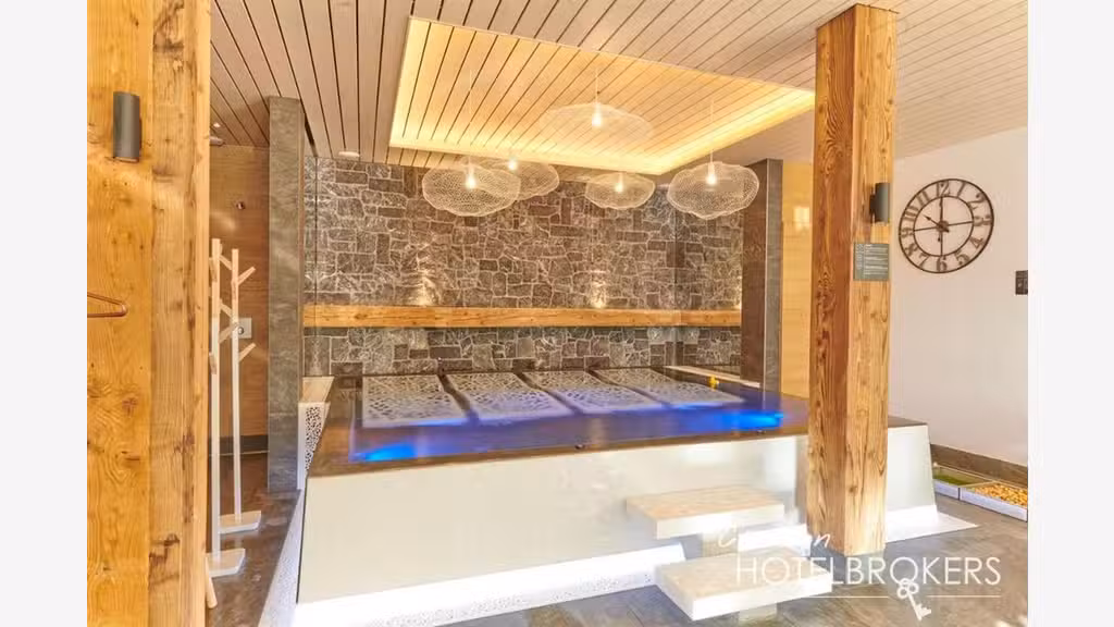 A vendre chalet hôtel-spa 33 chambres à Champery