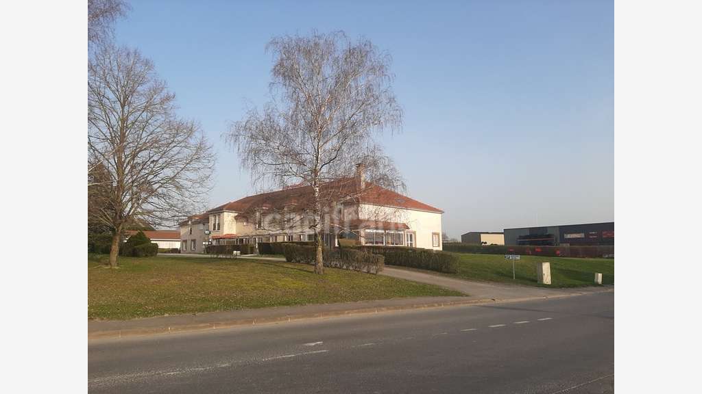 Vente hôtel 35 ch 1400m² à Charleville Mézières