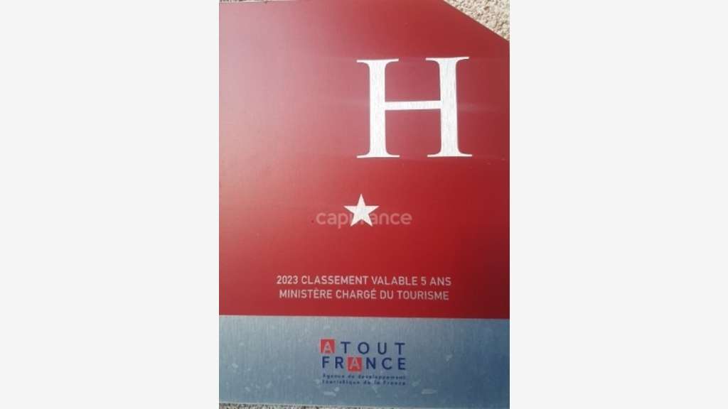 AV murs & FDC portefeuille hôtelier Contrexeville