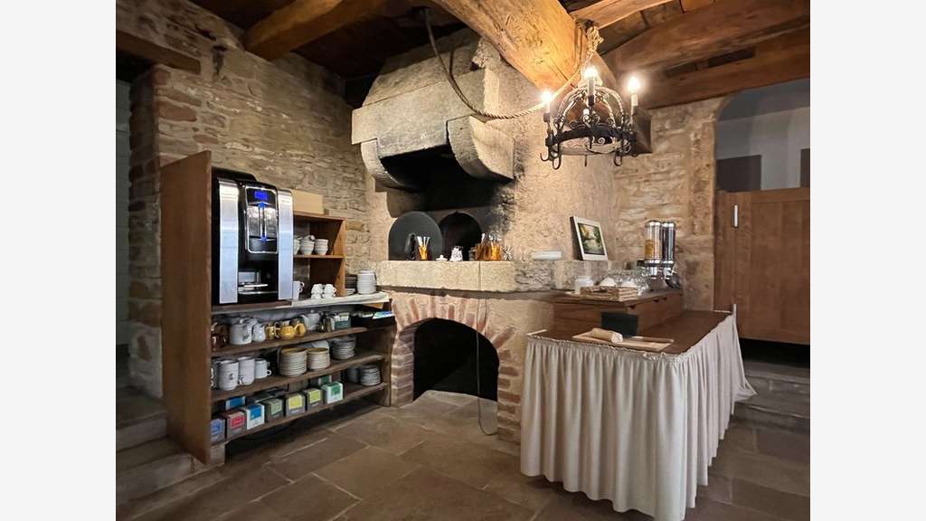 Hôtel restaurant à vendre à Cormatin empl central