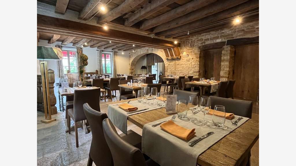 Hôtel restaurant à vendre à Cormatin empl central