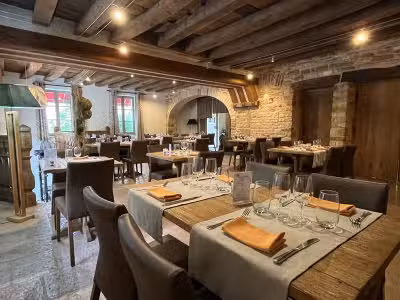 Hôtel restaurant à vendre à Cormatin empl central