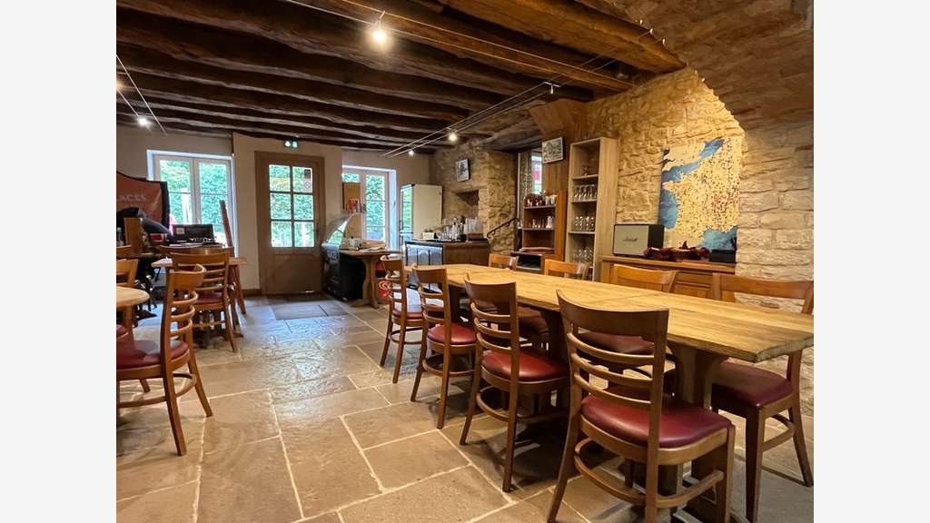 Hôtel restaurant à vendre à Cormatin empl central