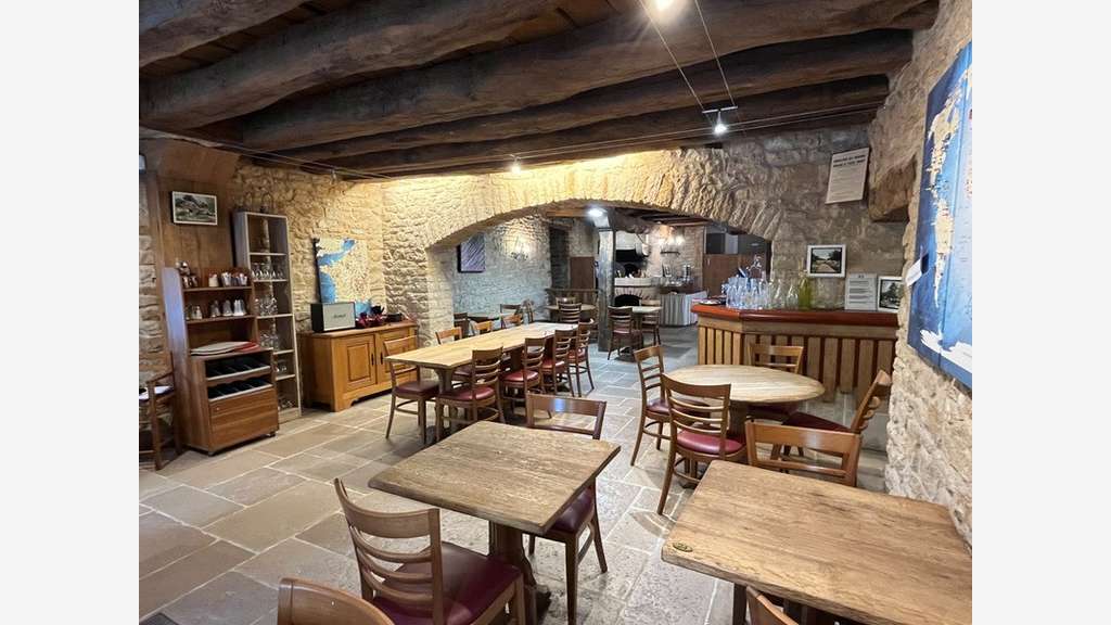 Hôtel restaurant à vendre à Cormatin empl central