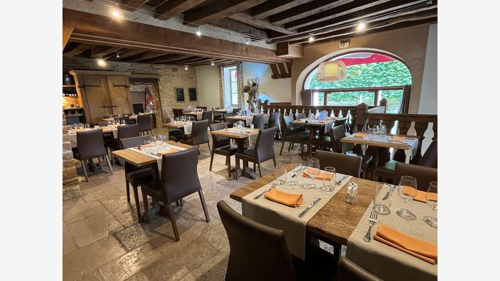 Hôtel restaurant à vendre à Cormatin empl central