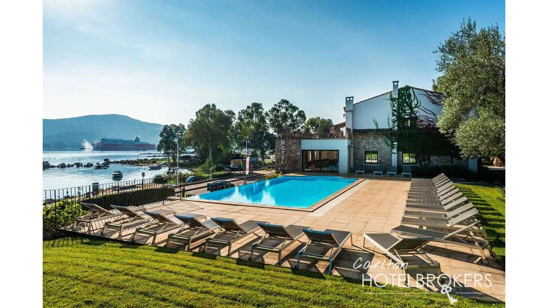 Vente hôtel *** de 40 chambres face à la mer Corse