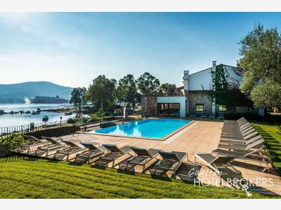 Vente hôtel *** de 40 chambres face à la mer Corse