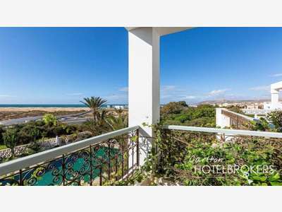 Vente Ryad hôtel de luxe proche plage à Agadir
