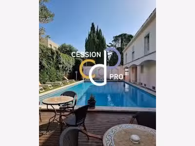 Vente hôtel de style provençal sur Arles