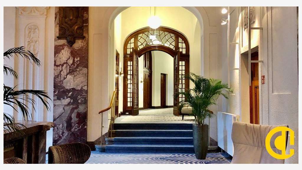 Vente hôtel de charme murs et fonds -30 min Lyon