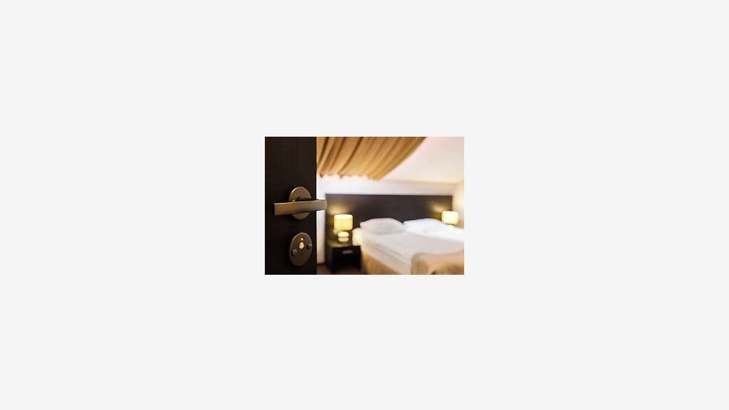 Vente hôtel 3 *** 104 ch près aéroport Orly  