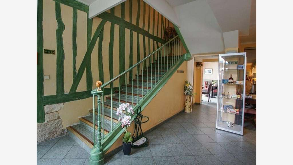 Hôtel-bureau 18 chambres en bordure de Seine (27)