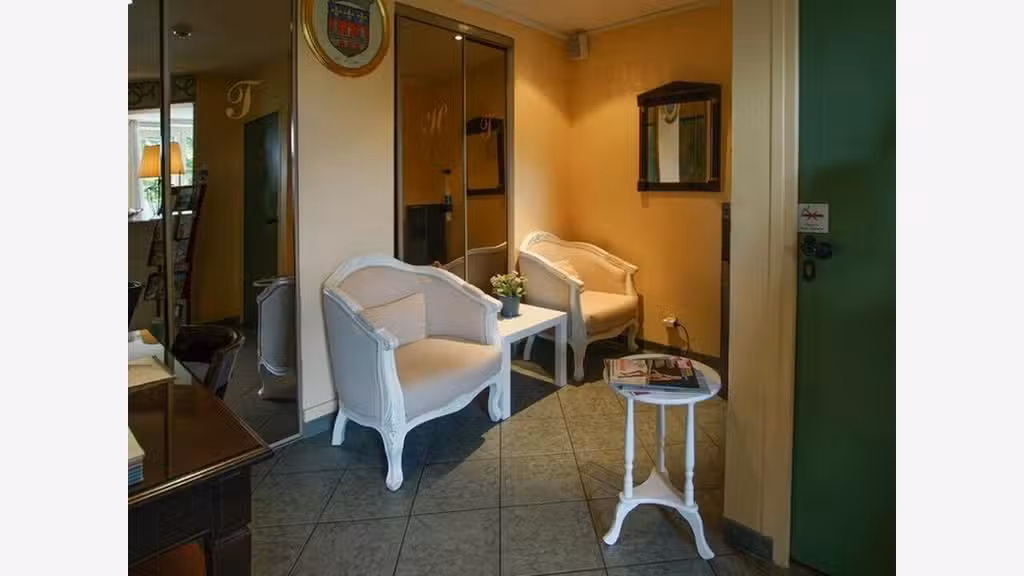 Hôtel-bureau 18 chambres en bordure de Seine (27)