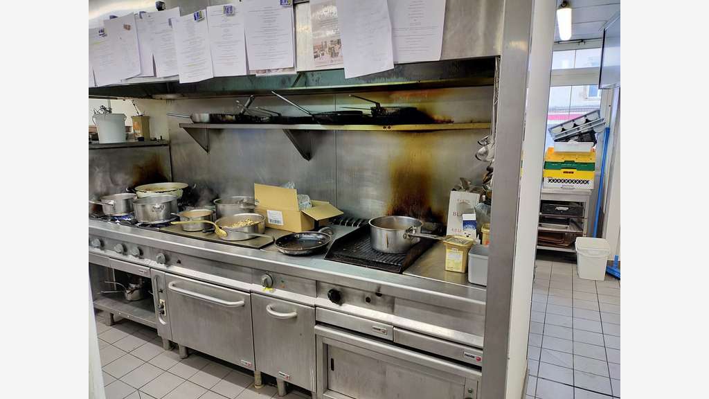 Urgent AV hôtel restaurant ** traiteur Mayenne Est