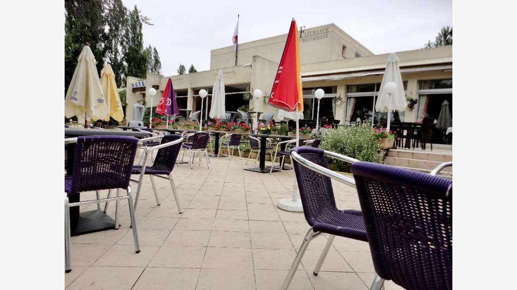 AV hôtel-restaurant murs et fonds à Fleurance (32)