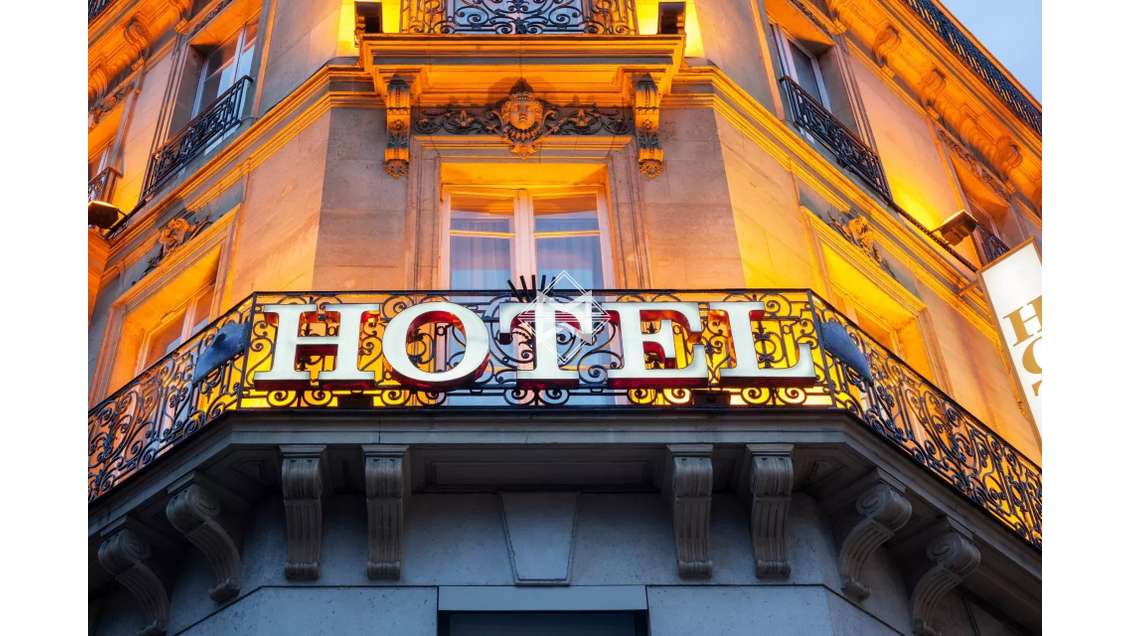 Vente hôtel murs et fonds en bord de mer Fréjus