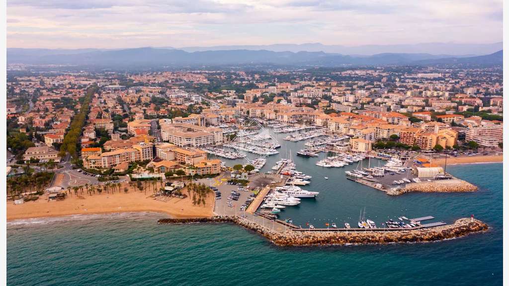 Vente hôtel murs et fonds en bord de mer Fréjus