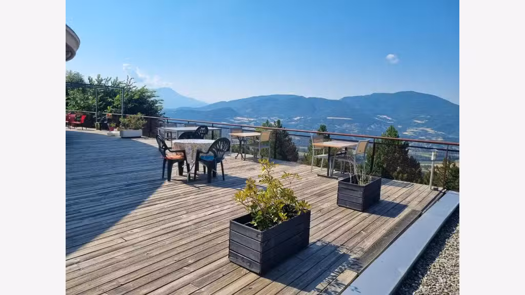 Vente propriété 650m² gîtes et chambres d'hôtes 05