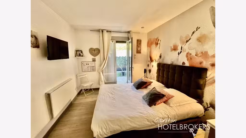 Vente hôtel *** restaurant en arrière-pays varois