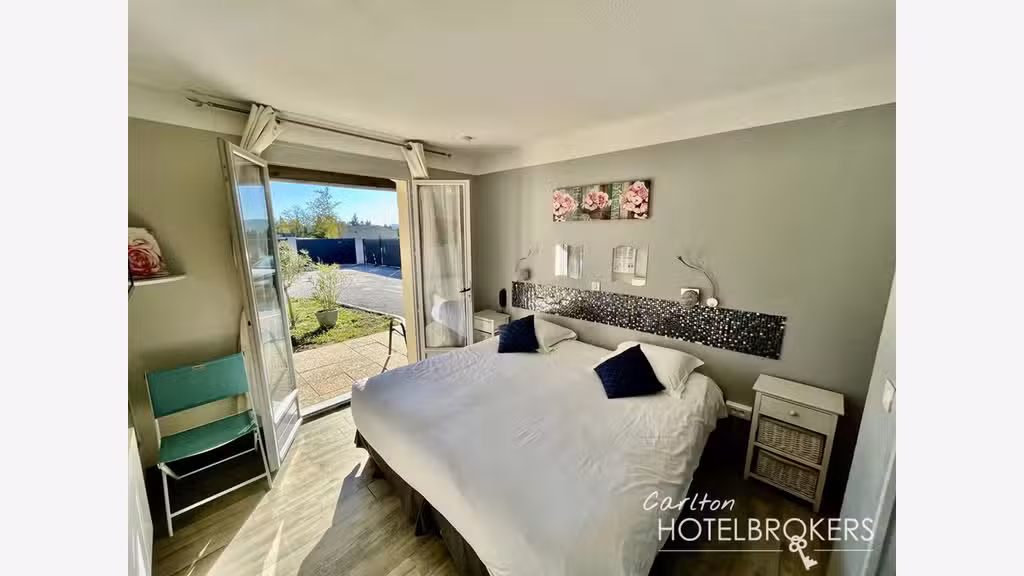 Vente hôtel *** restaurant en arrière-pays varois