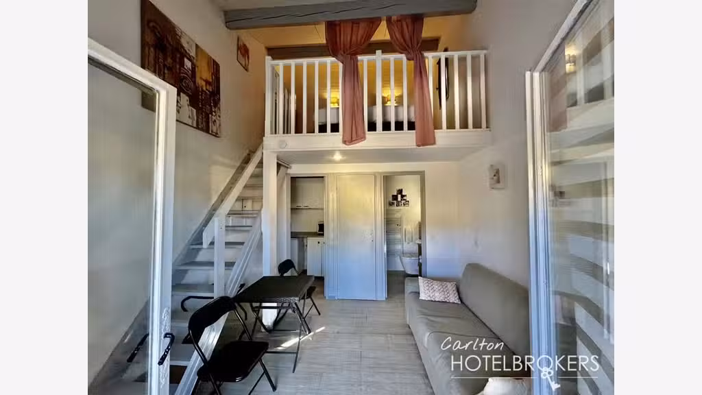 Vente hôtel *** restaurant en arrière-pays varois