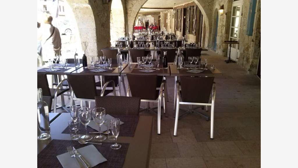 Bar restaurant chambres hôtes à vendre à la Romieu
