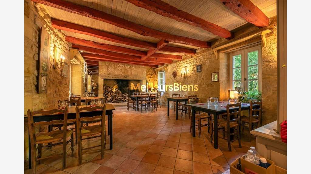 Restaurant + Habitation à vendre en Dordogne