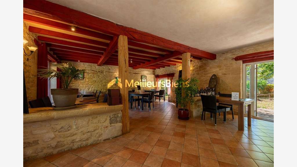 Restaurant + Habitation à vendre en Dordogne