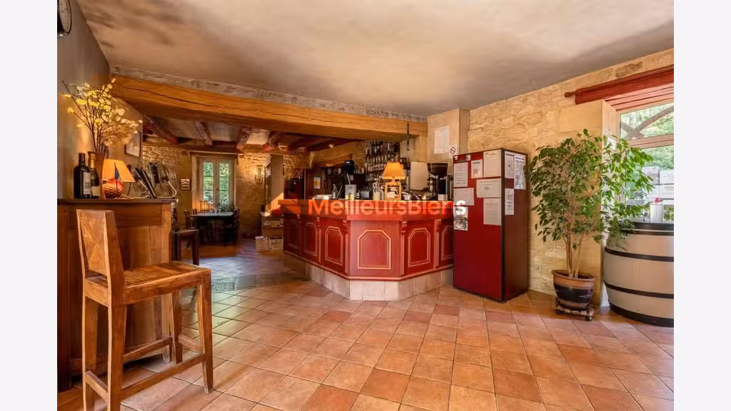 Restaurant + Habitation à vendre en Dordogne