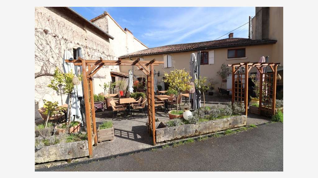 A vendre hôtel restaurant logis de France Lusignan