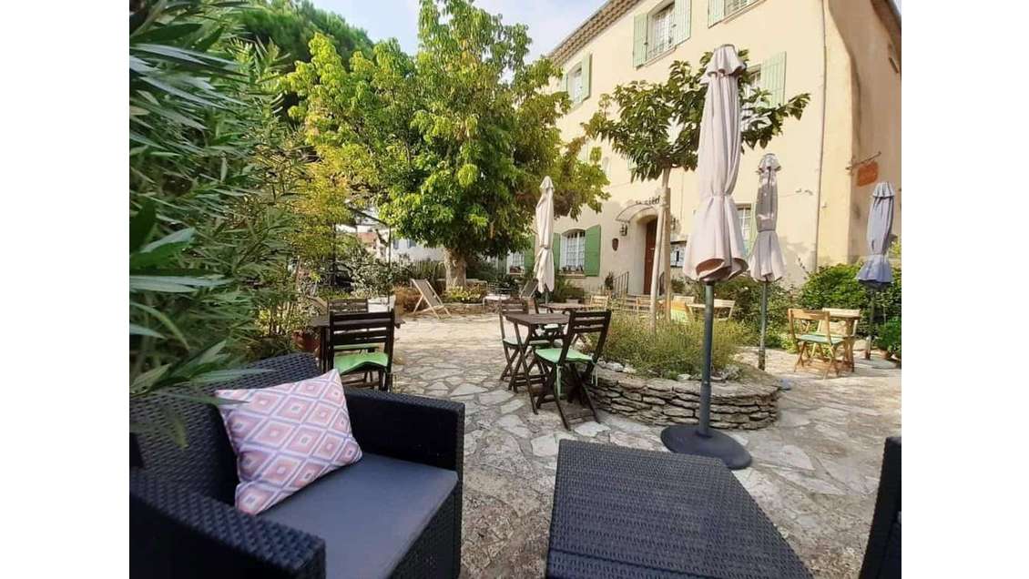 À vendre hôtel bureau 2 ** 11 chambres à Mazan