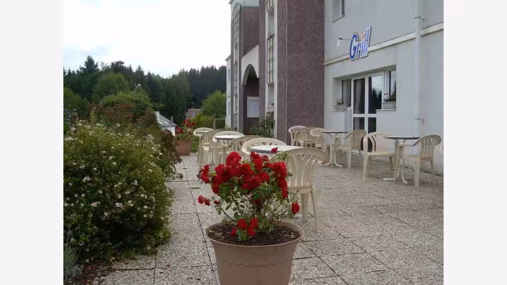 Vente hôtel restaurant de 36 chambres à Merlines