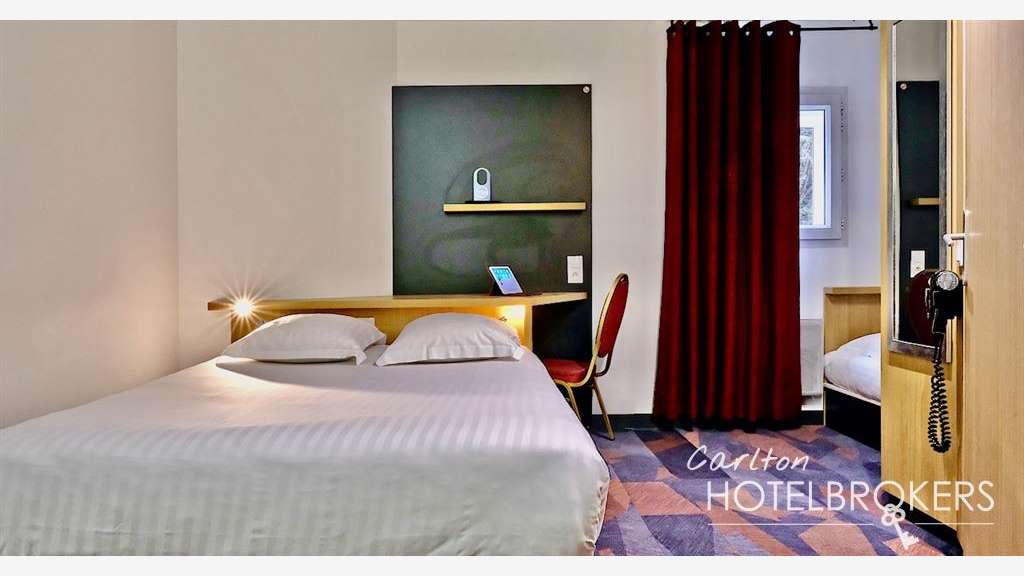 Vente hôtel économique à 10 min du centre ville 54