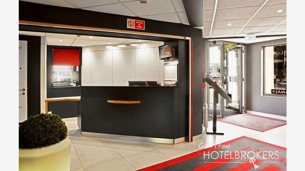 Vente hôtel économique à 10 min du centre ville 54