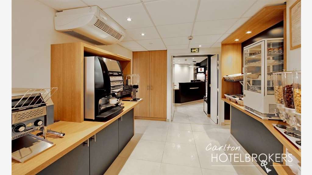 Vente hôtel économique à 10 min du centre ville 54