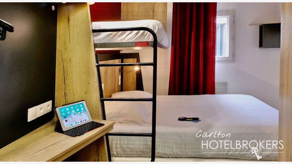 Vente hôtel économique à 10 min du centre ville 54