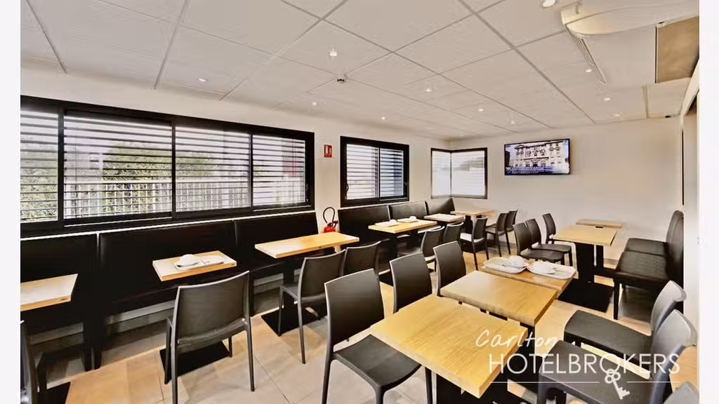 Vente hôtel économique à 10 min du centre ville 54
