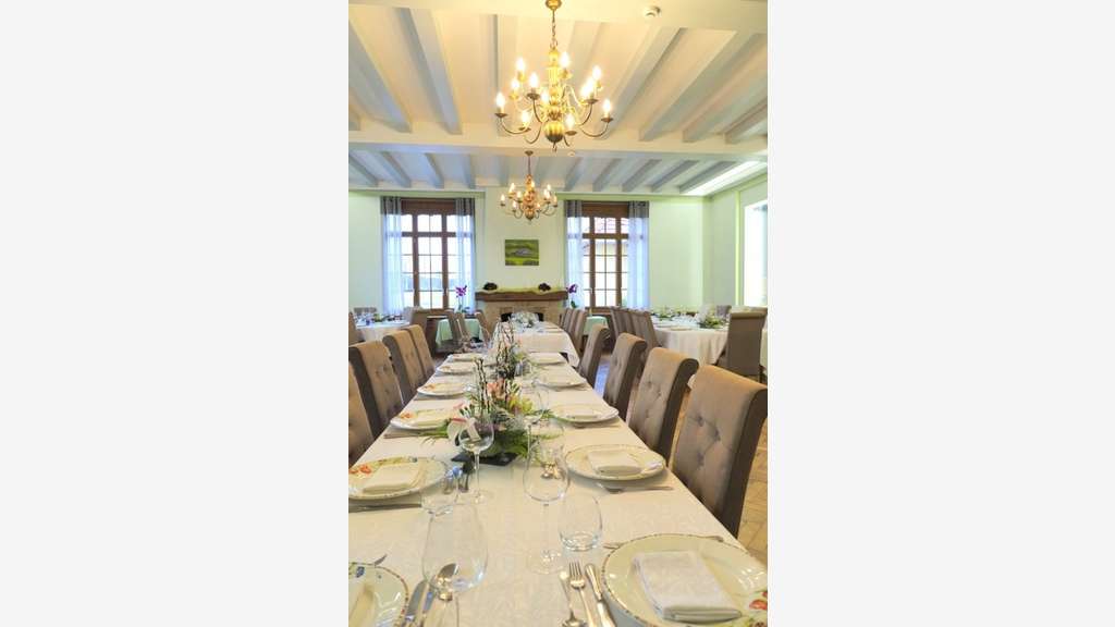 AV murs et fond hôtel restaurant proche Montluçon