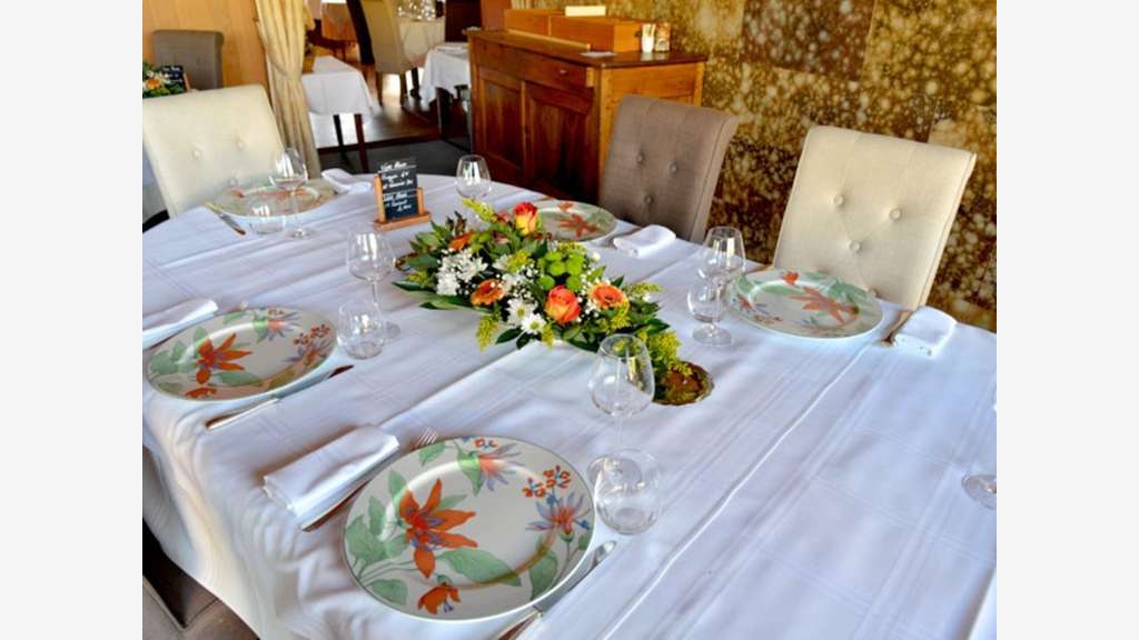 AV murs et fond hôtel restaurant proche Montluçon