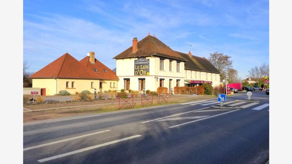 AV murs et fond hôtel restaurant proche Montluçon