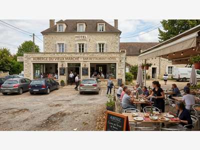 AV bar restaurant hôtel 9200m² Oinville-St-Liphard
