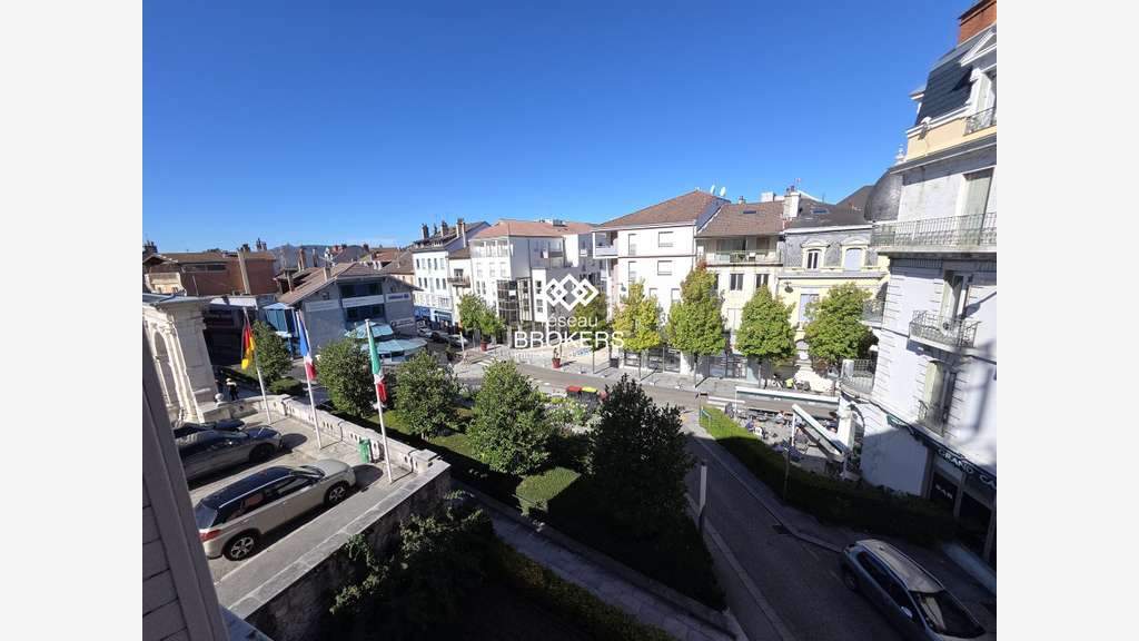 A vendre murs & fonds 800m² au centre d’Oyonnax