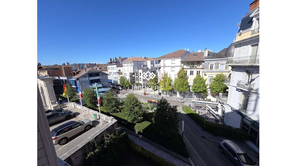 A vendre murs & fonds 800m² au centre d’Oyonnax