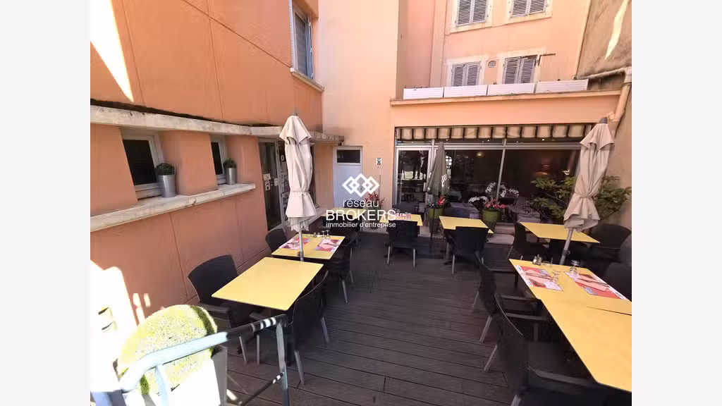 A vendre murs & fonds 800m² au centre d’Oyonnax