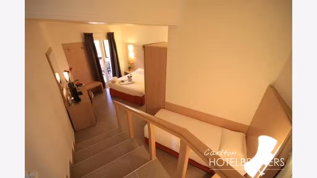 HOTEL PAVILLONNAIRE - GOLFE DE PORTO (CORSE)