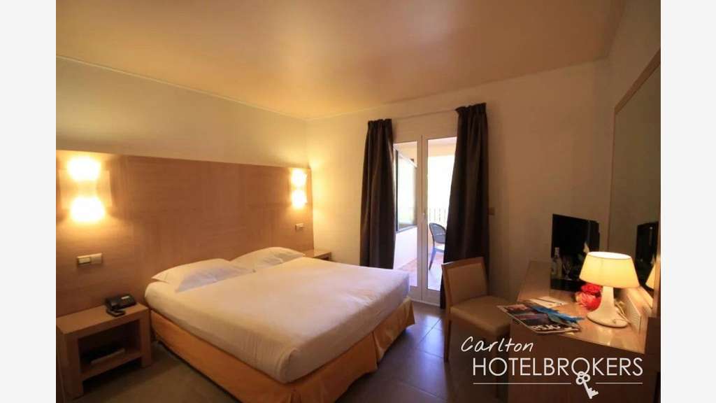 HOTEL PAVILLONNAIRE - GOLFE DE PORTO (CORSE)