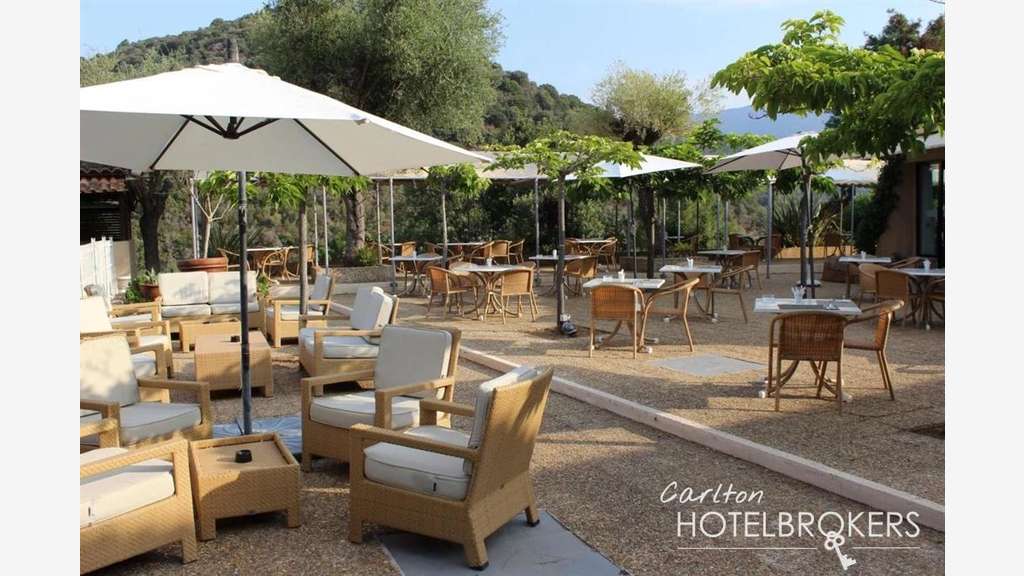 HOTEL PAVILLONNAIRE - GOLFE DE PORTO (CORSE)