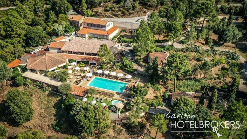 HOTEL PAVILLONNAIRE - GOLFE DE PORTO (CORSE)