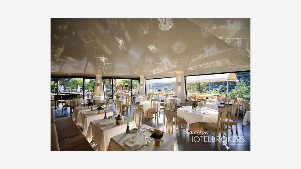 HOTEL PAVILLONNAIRE - GOLFE DE PORTO (CORSE)