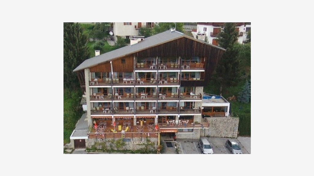 Vente murs & exploitation hôtels *** en station 06